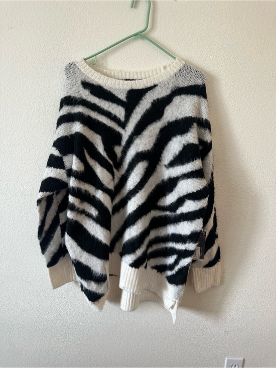 Worthington Sweaters - Worthington Zebra Print Fuzzy Oversized Sweater NWT Size L